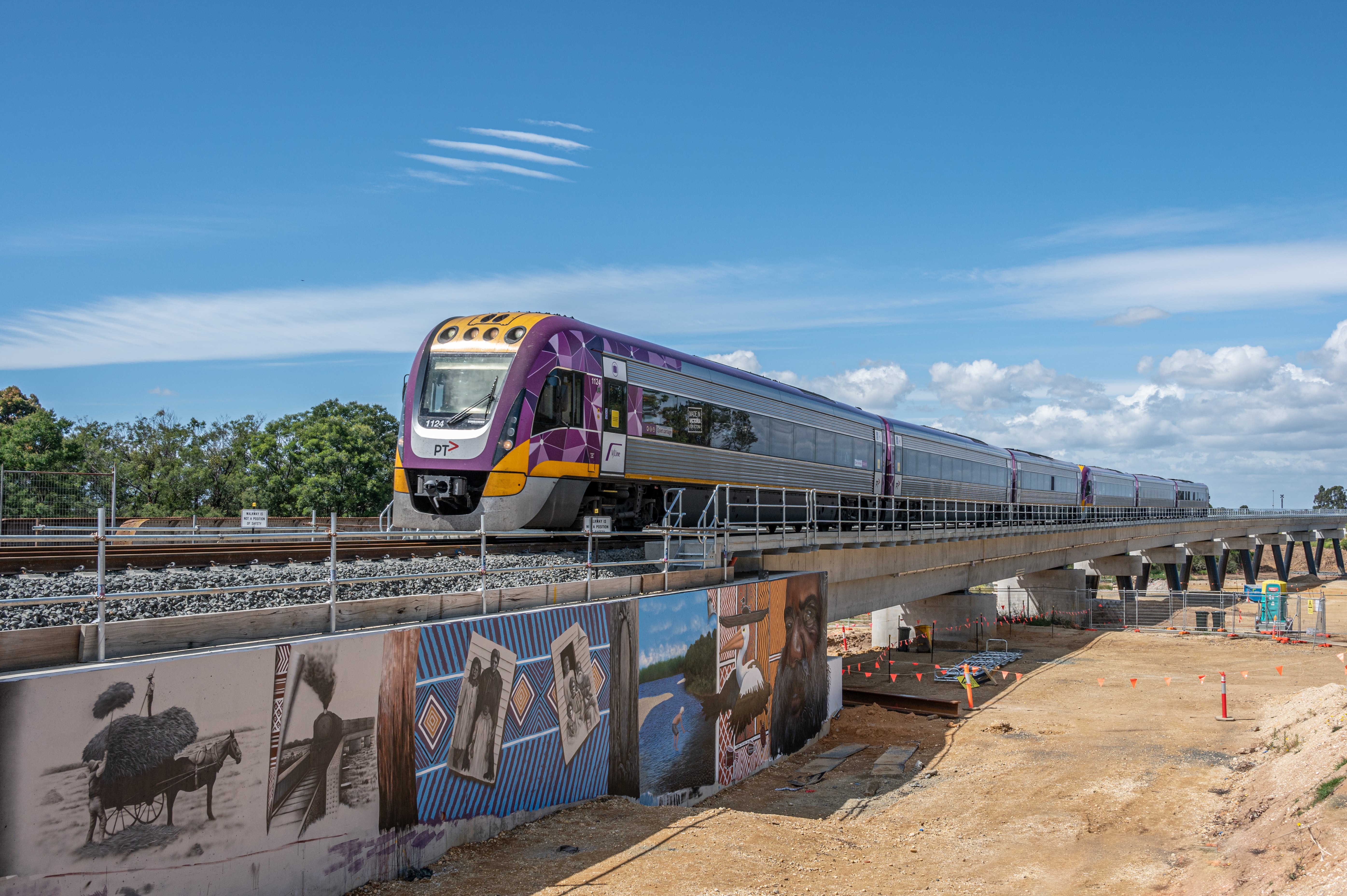 are dogs allowed on vline trains